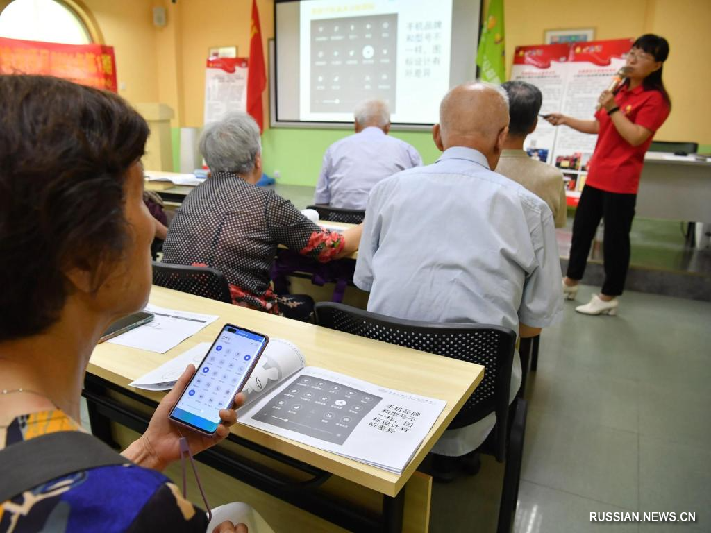 The Digital Spring of the "Silver" Generation: How Chinese Pensioners Are Joining the "Intellectual" Society