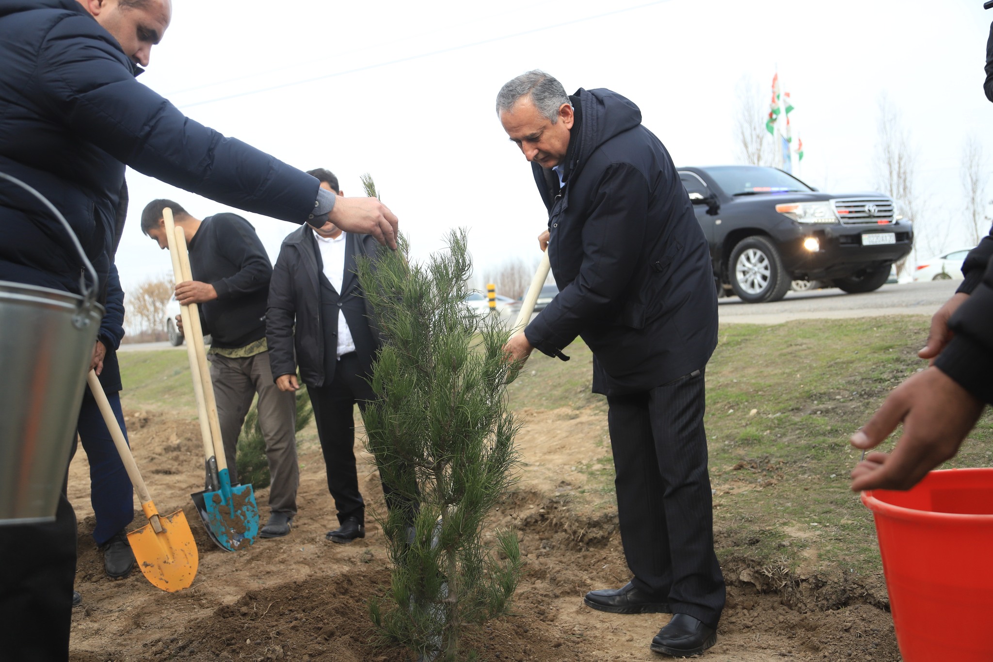 The head of Khatlon took part in a tree planting event on the Panji Poyon highway.