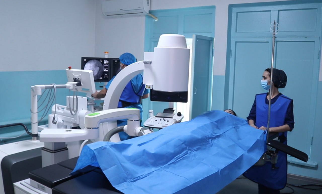 Extracorporeal lithotripsy equipment has been installed at the Shifobakhsh Medical Center.