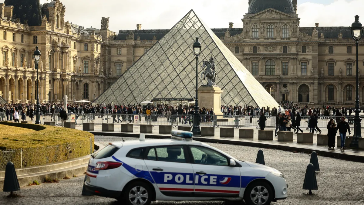 French police have stopped a large-scale fraud scheme involving Louvre tickets.