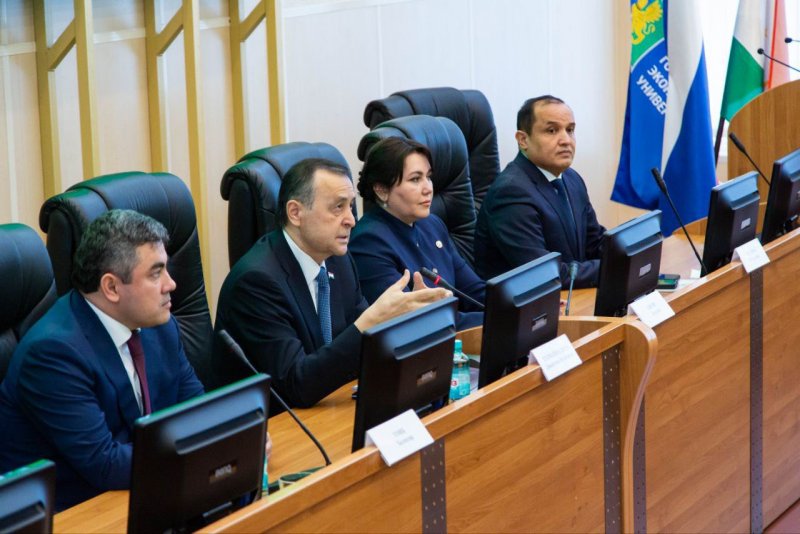 The Tajik Ambassador met with students from Russia's Ural Federal District.