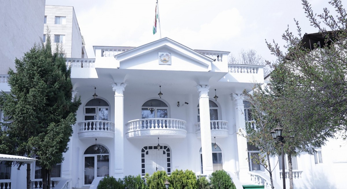 The Tajik Embassy in Tehran has called on citizens to leave Iran.