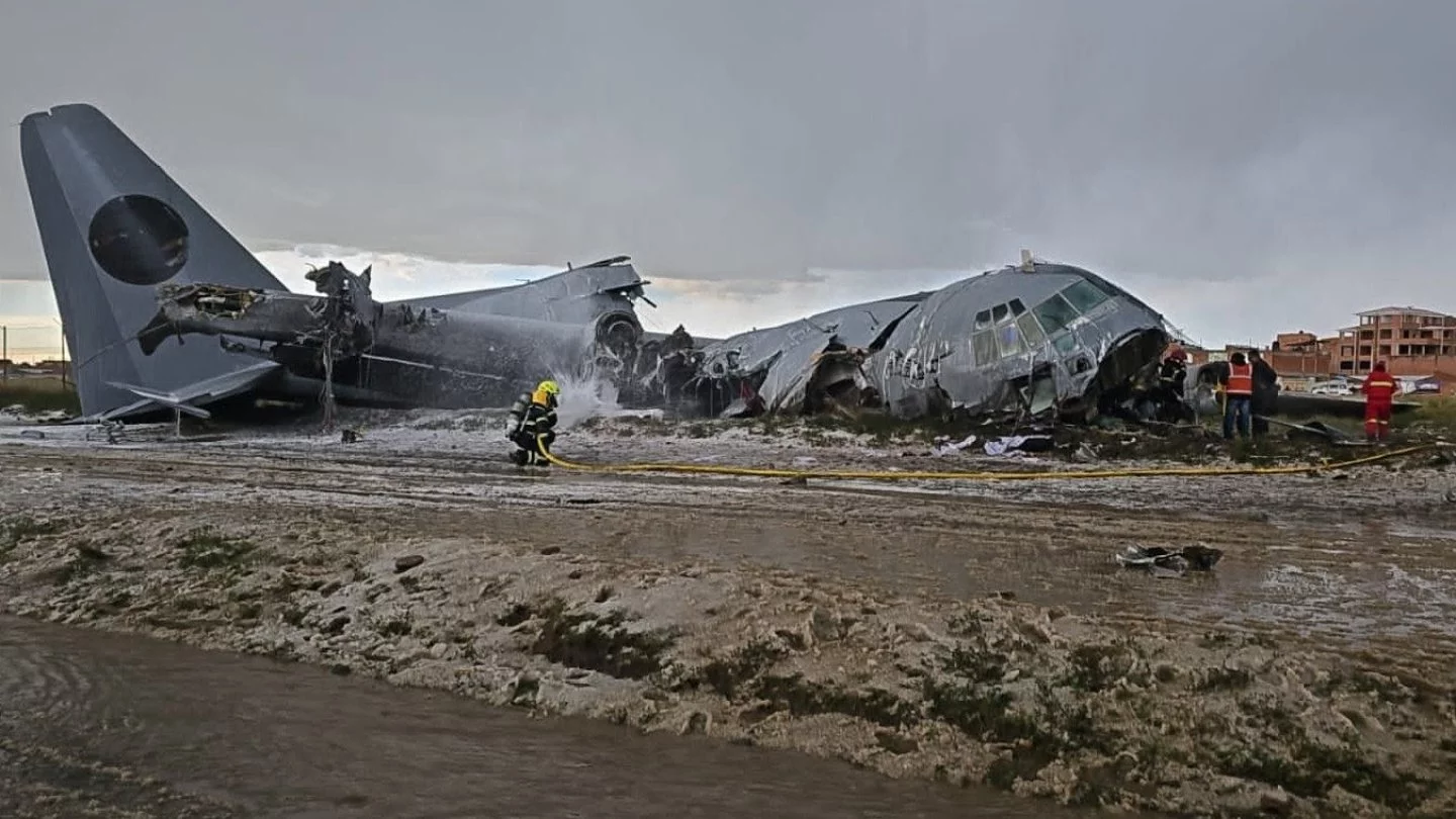 A military plane carrying cash crashed in Bolivia, killing 15 people.