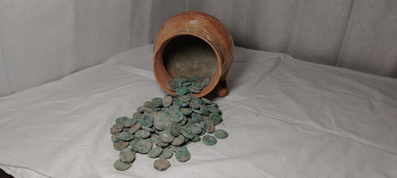 A hoard of Kushan coins from the 1st century AD was discovered in the Shahritus region.