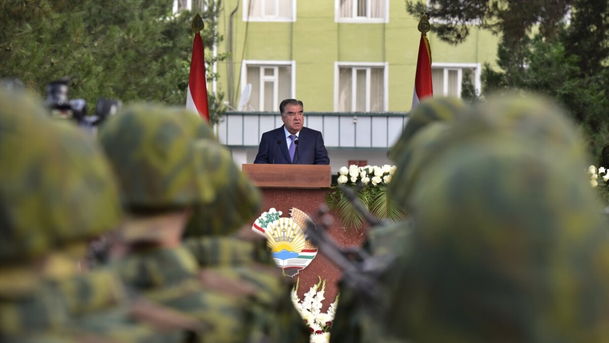 Emomali Rahmon congratulated the military on the 33rd anniversary of the Armed Forces of Tajikistan.