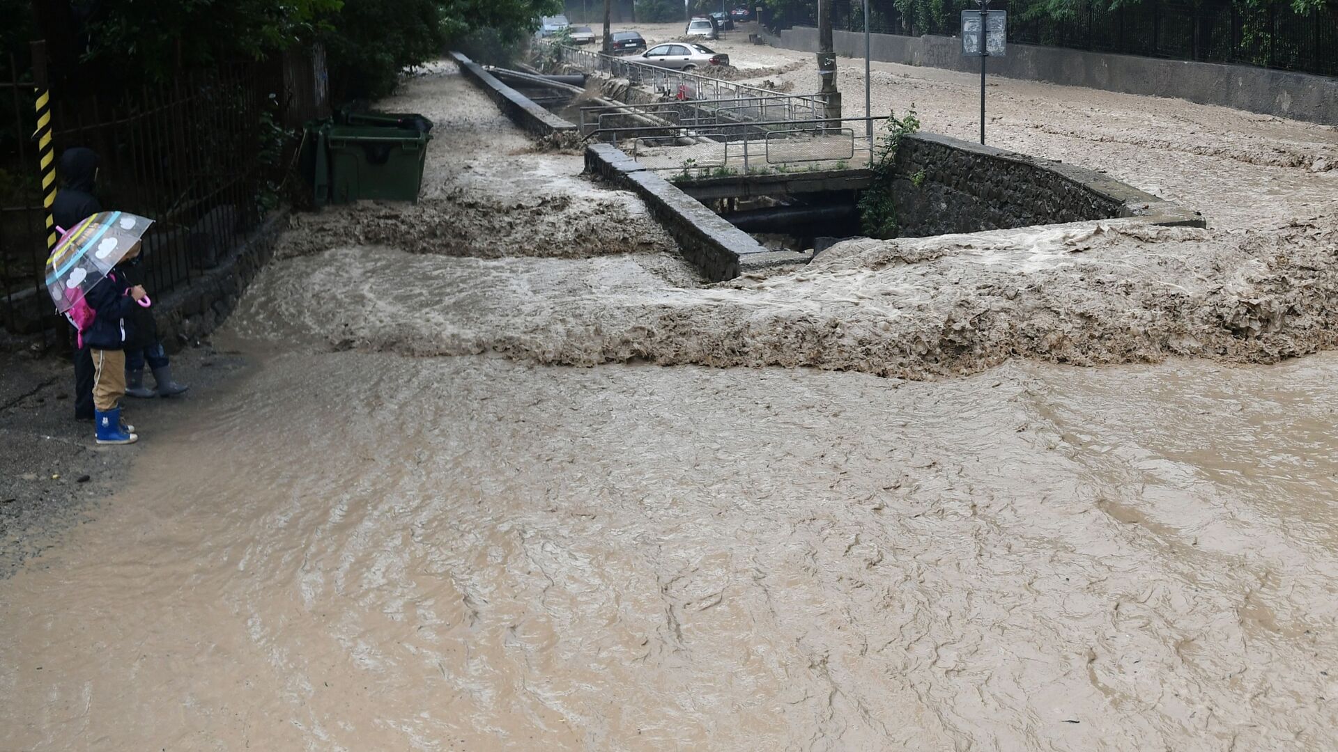 Heavy rainfall, avalanches and mudflows are expected in Tajikistan.