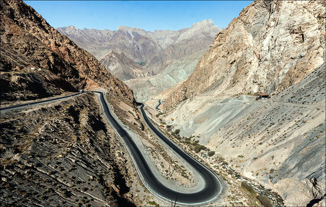 The reconstruction of the Dushanbe-Kulma road on the Rushan-Varshez section was discussed in Dushanbe.
