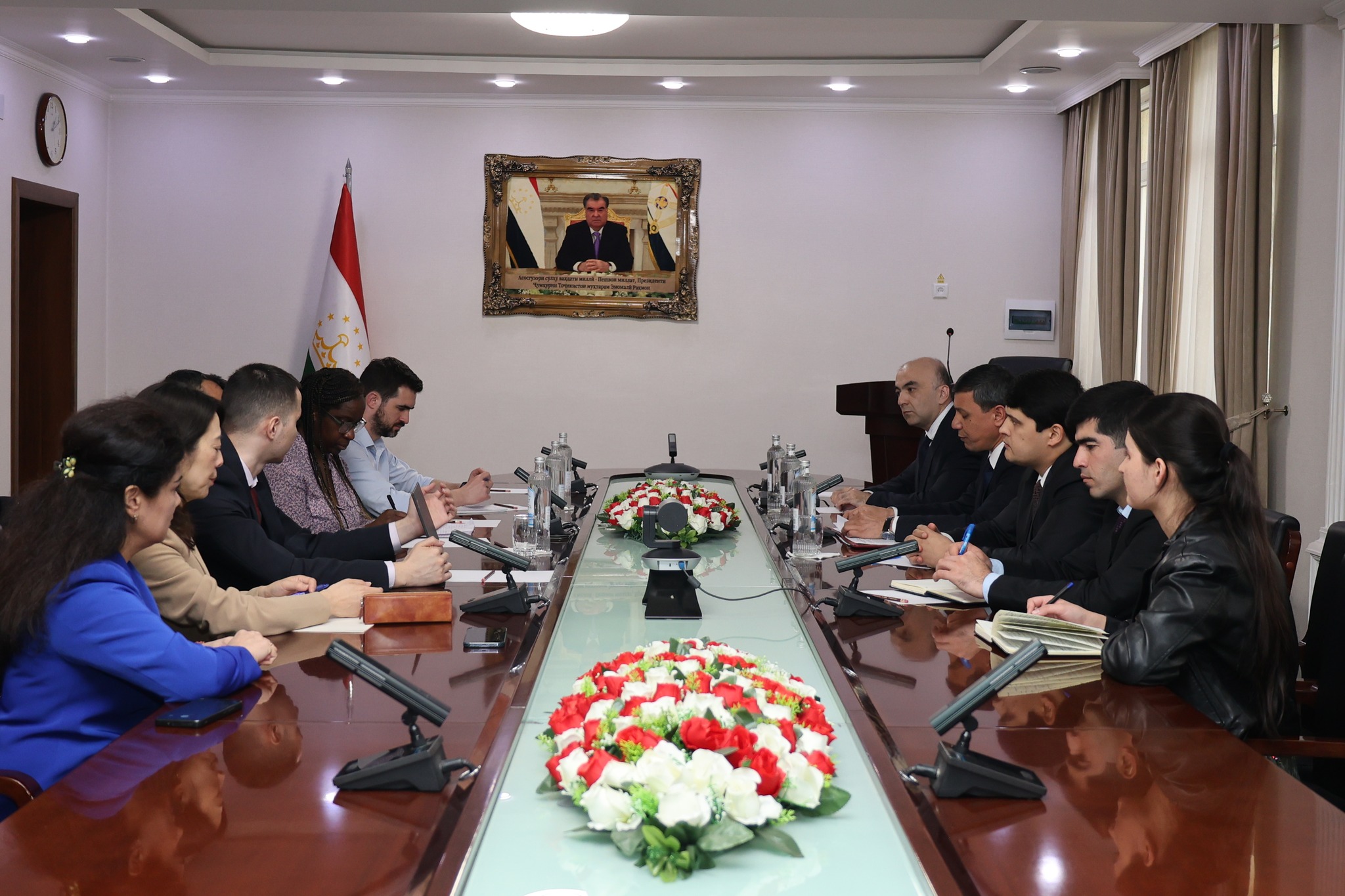Tajikistan and the United Kingdom discussed a regional education development project.