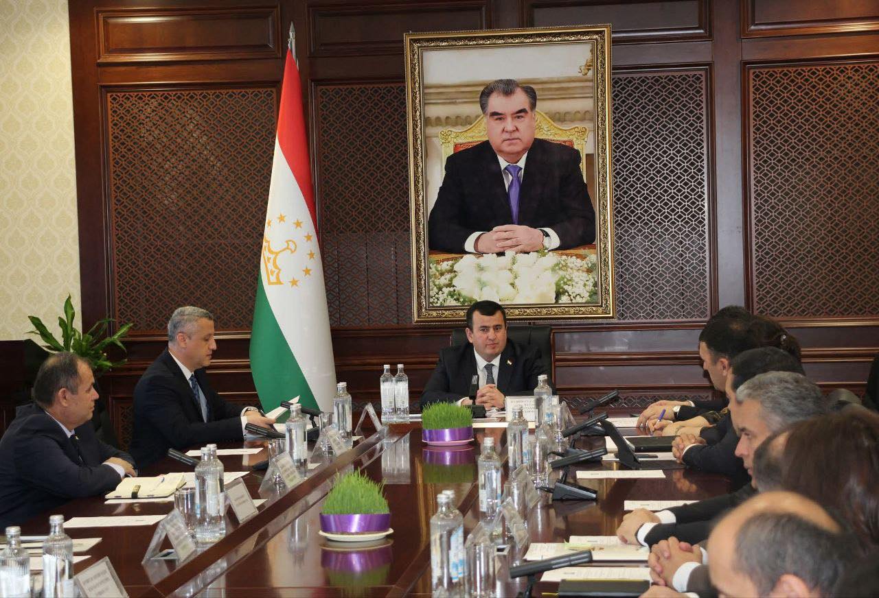 A meeting on the development of communications and high-speed internet was held in Tajikistan.