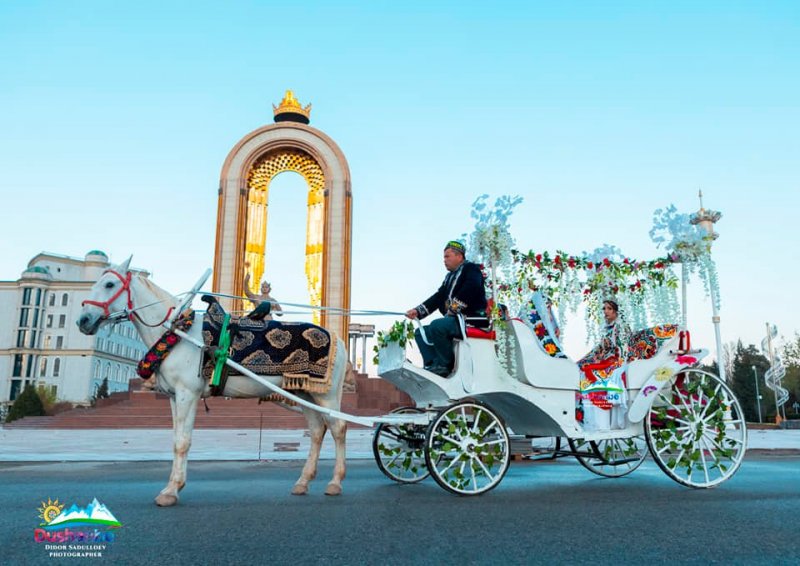 This morning, the Navruz Caravan brought the joyful news of the arrival of spring to residents and visitors of the capital.
