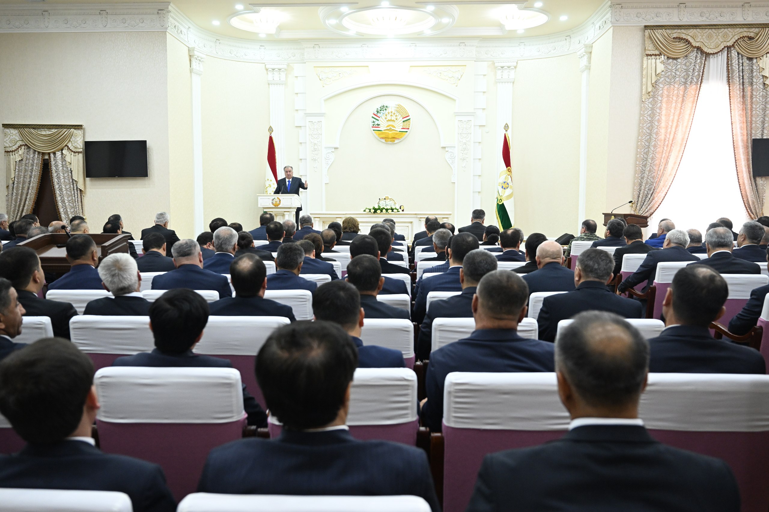 The President of Tajikistan discussed the development of the Sughd region with regional leaders.