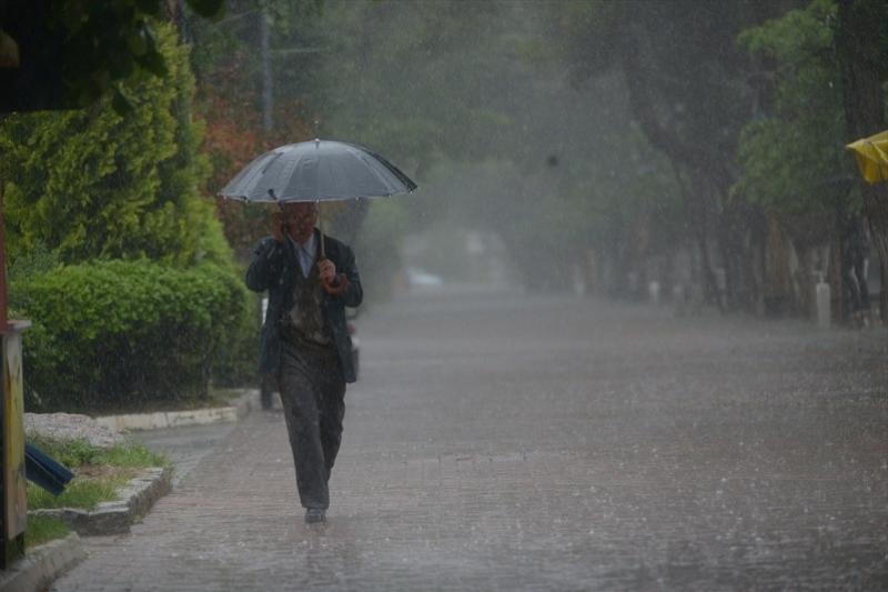 Heavy rains, dust storms, and the risk of mudslides are expected in Tajikistan from April 16 to 18.