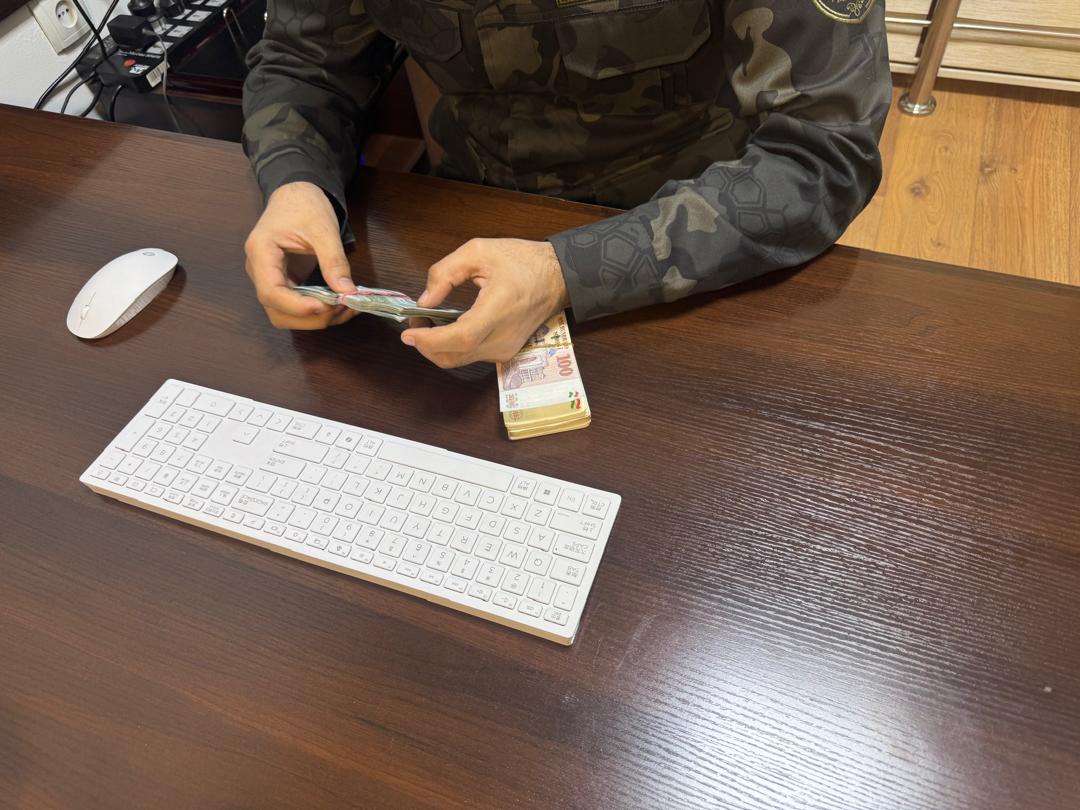 A military registration and enlistment office officer is suspected of bribery.