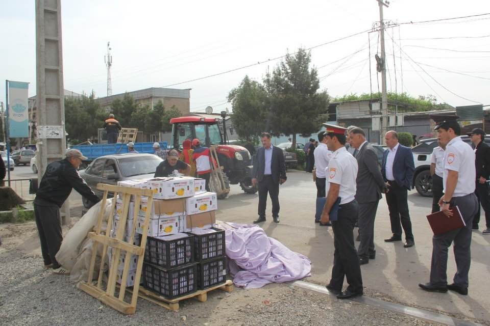 Bokhtar authorities have tightened controls over street trading and the city's sanitary conditions.