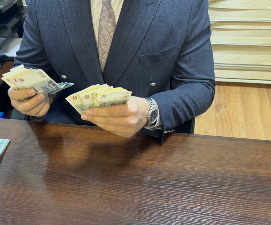 A state land management employee in Dushanbe has been accused of bribery.