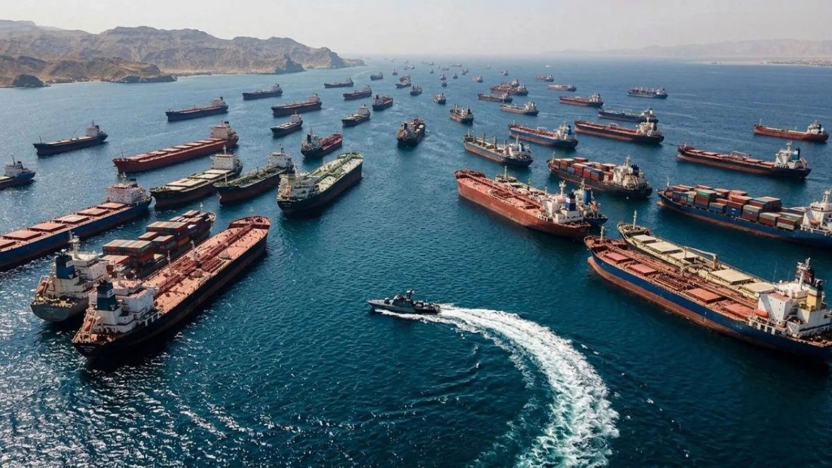 The US does not plan to use airstrikes to block the Strait of Hormuz.