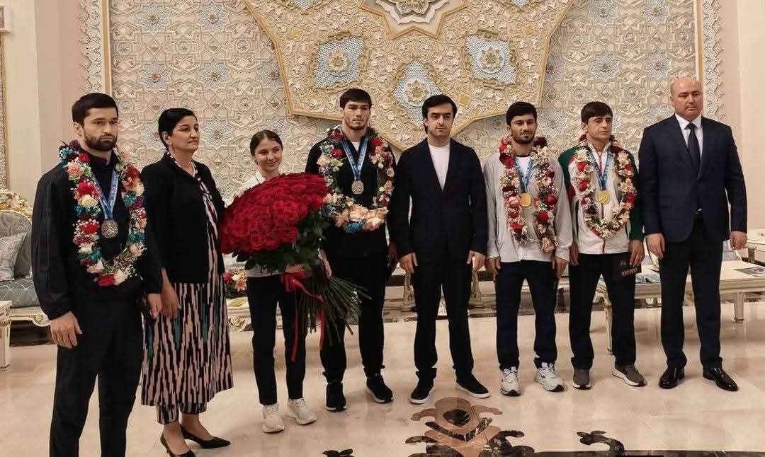 Tajik medalists at the Asian Judo Championships were awarded 100,000 somoni each.