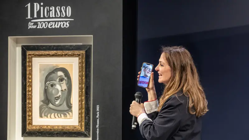 A Picasso painting was awarded to the winner of a charity lottery for 100 euros.