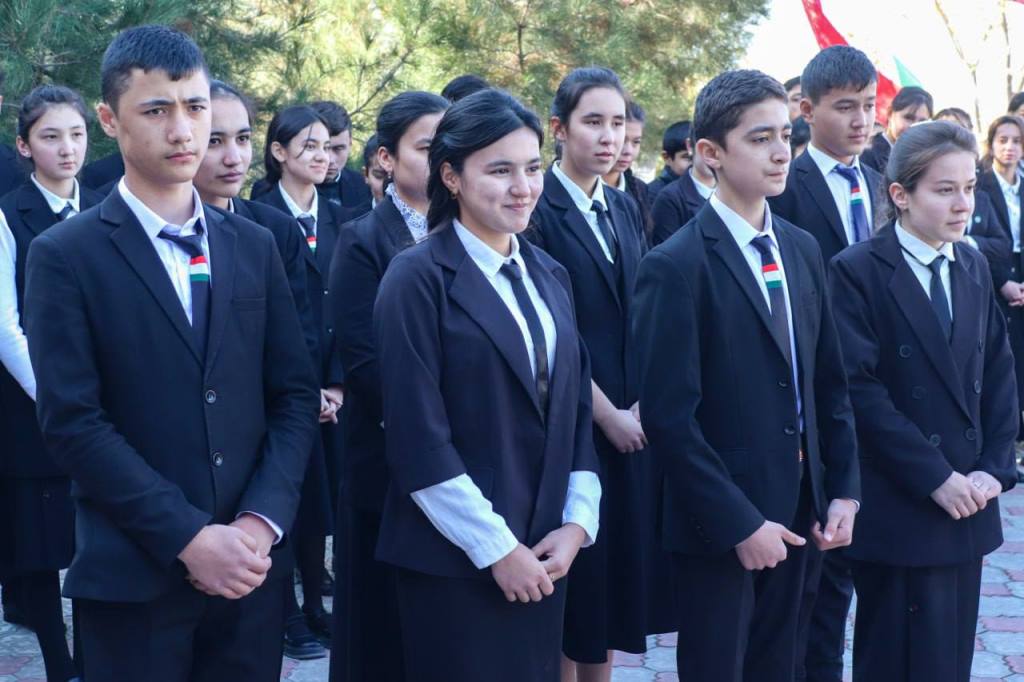 A headquarters has been established in Dushanbe to monitor the production and procurement of school uniforms.