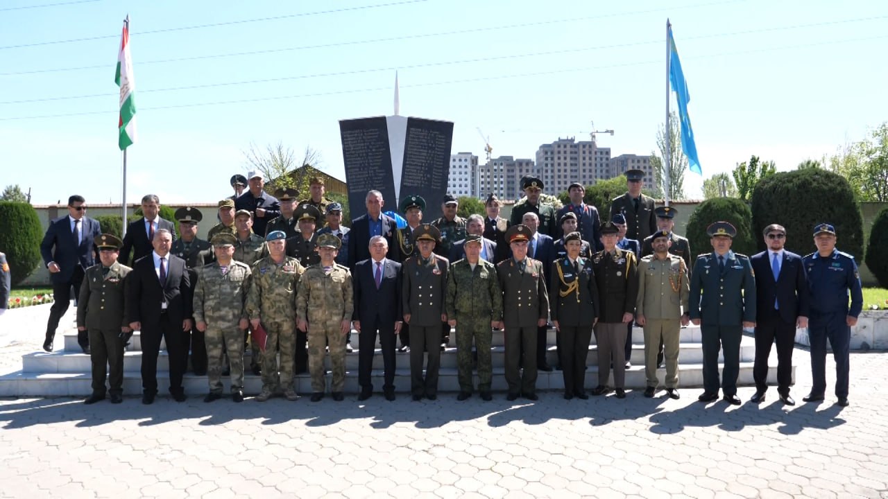 The memory of Kazakhstani peacekeepers was honored in Dushanbe.