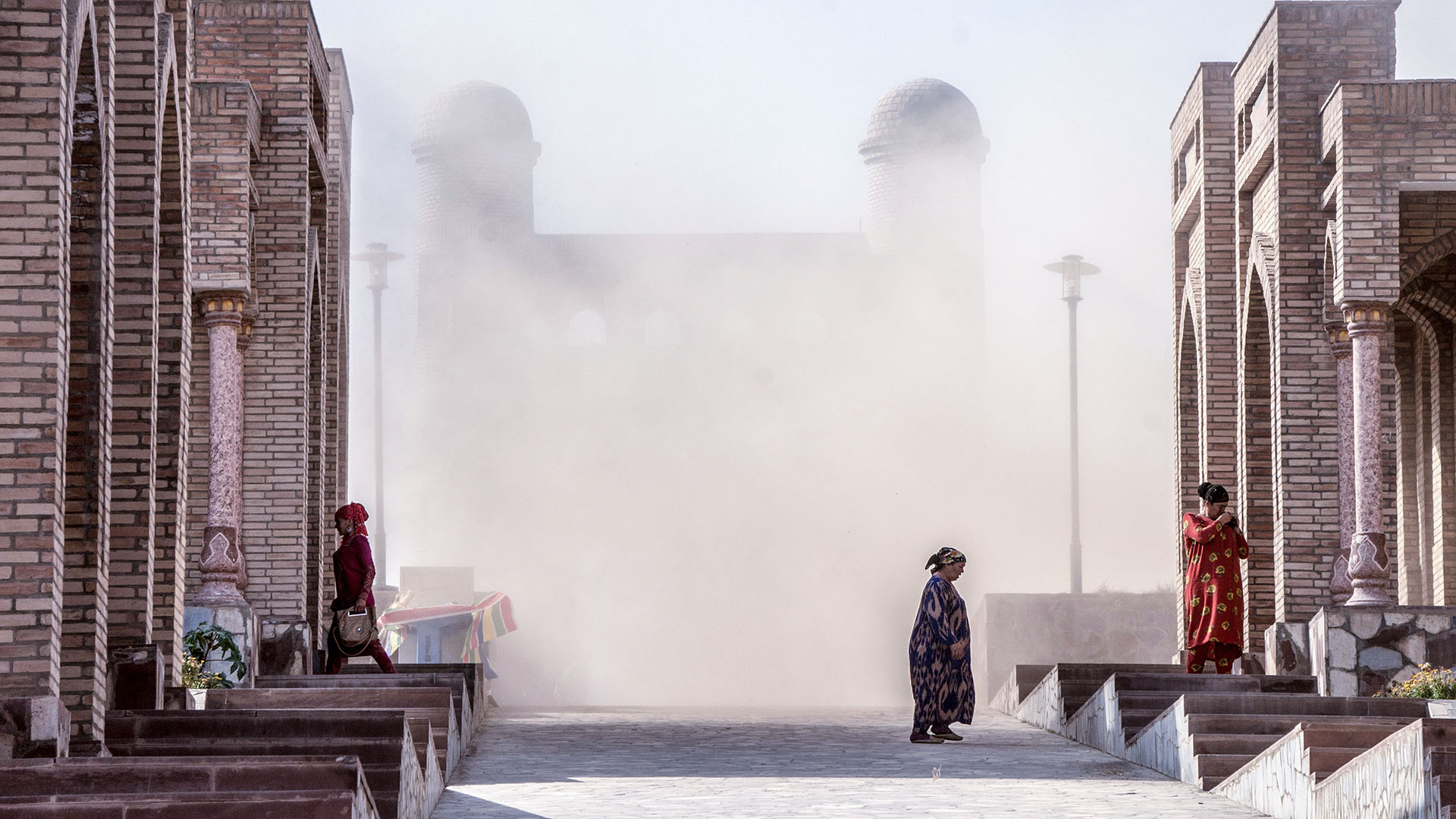 Dust storms and haze are expected in Tajikistan on April 15 and 16.