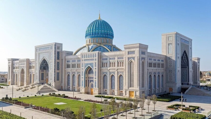 A School of Calligraphy has been established at the Center for Islamic Civilization in Uzbekistan.