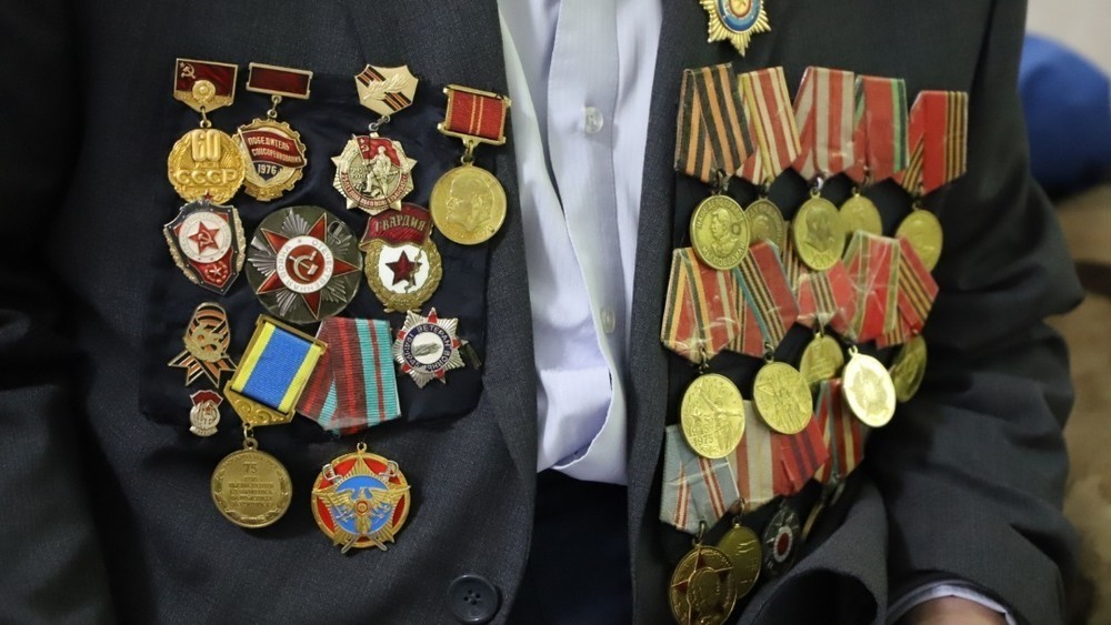 What benefits are provided to WWII veterans in the CIS countries?