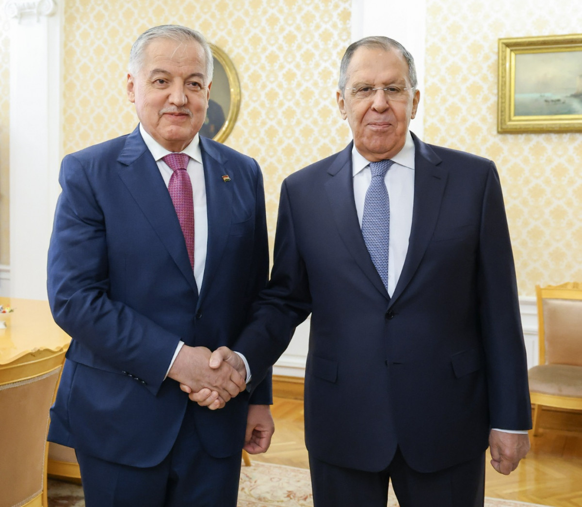 Russia handed over to Tajikistan capsules containing soil from the burial sites of Nusratullo Makhsum and Shirinshhoh Shokhtemur.