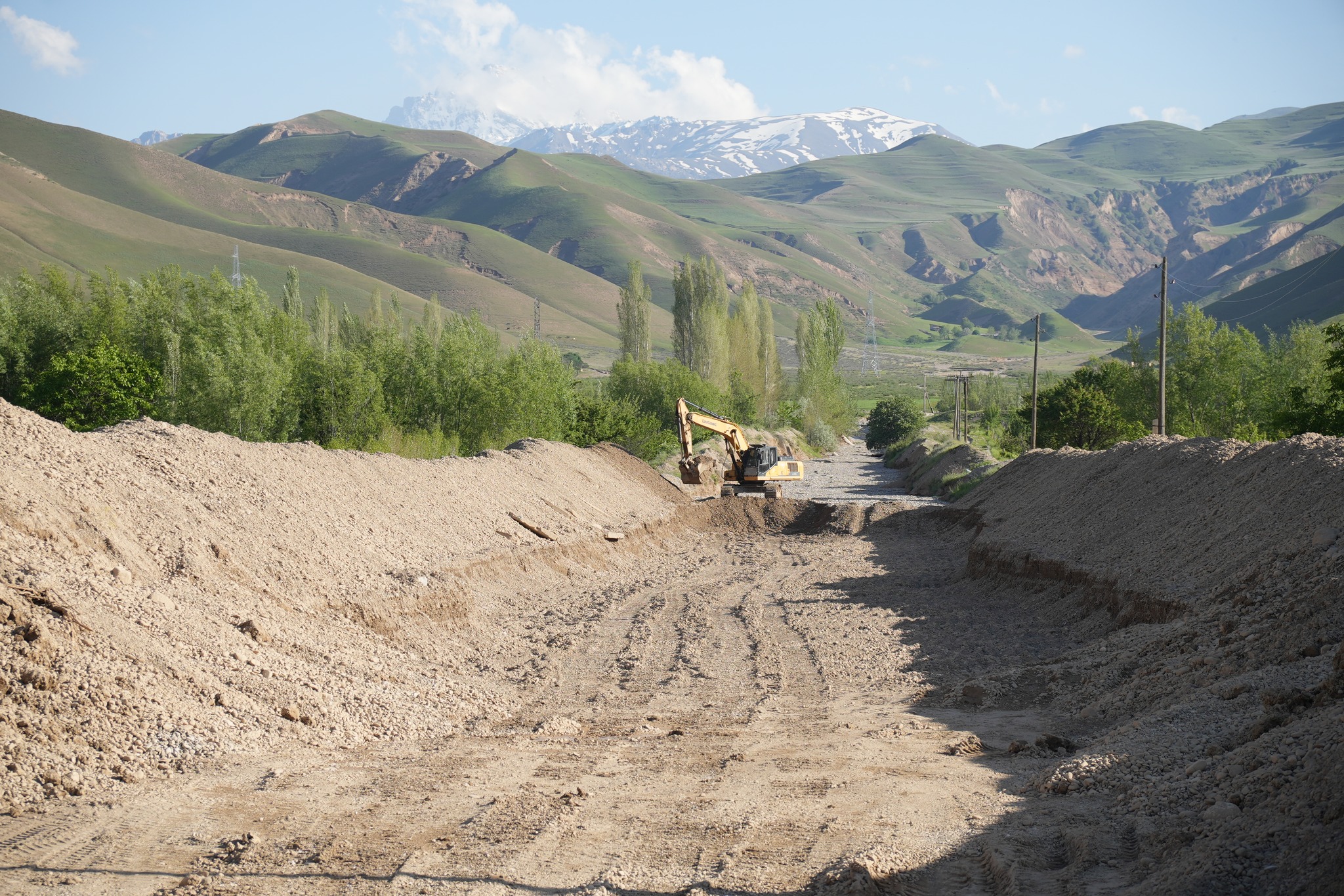 In Penjikent, work is underway to eliminate the consequences of the natural disaster following a mudflow.