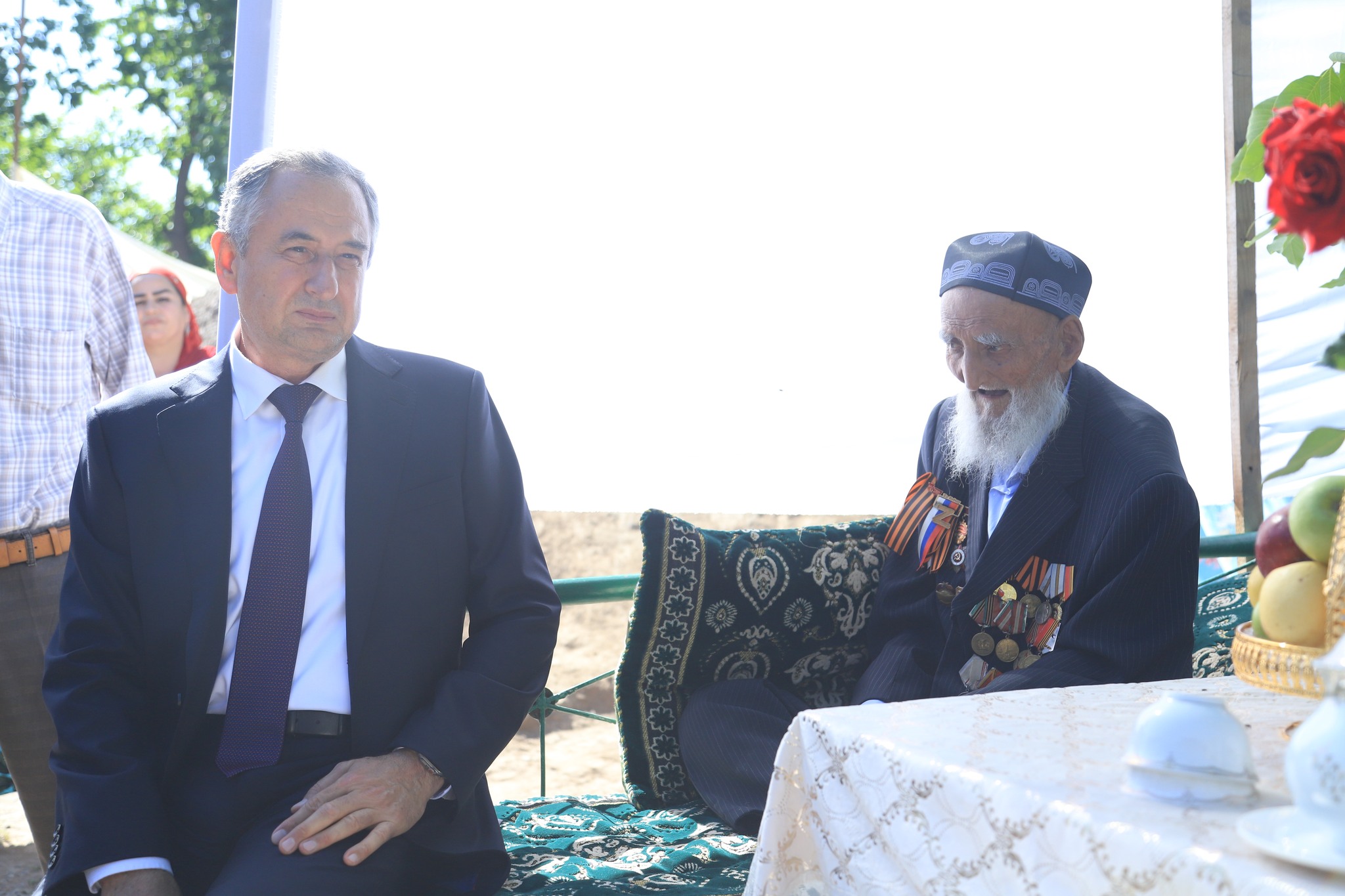 A WWII veteran in Bokhtar received a gift from the president.