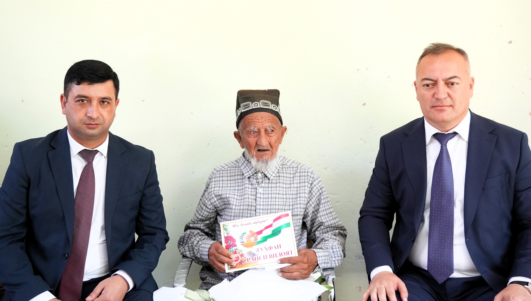 The only surviving war veteran from Penjikent was congratulated on Victory Day.