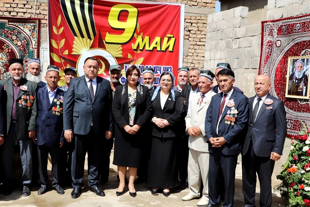 The children of a WWII veteran in Gissar received 70,000 somoni from the president and city authorities.