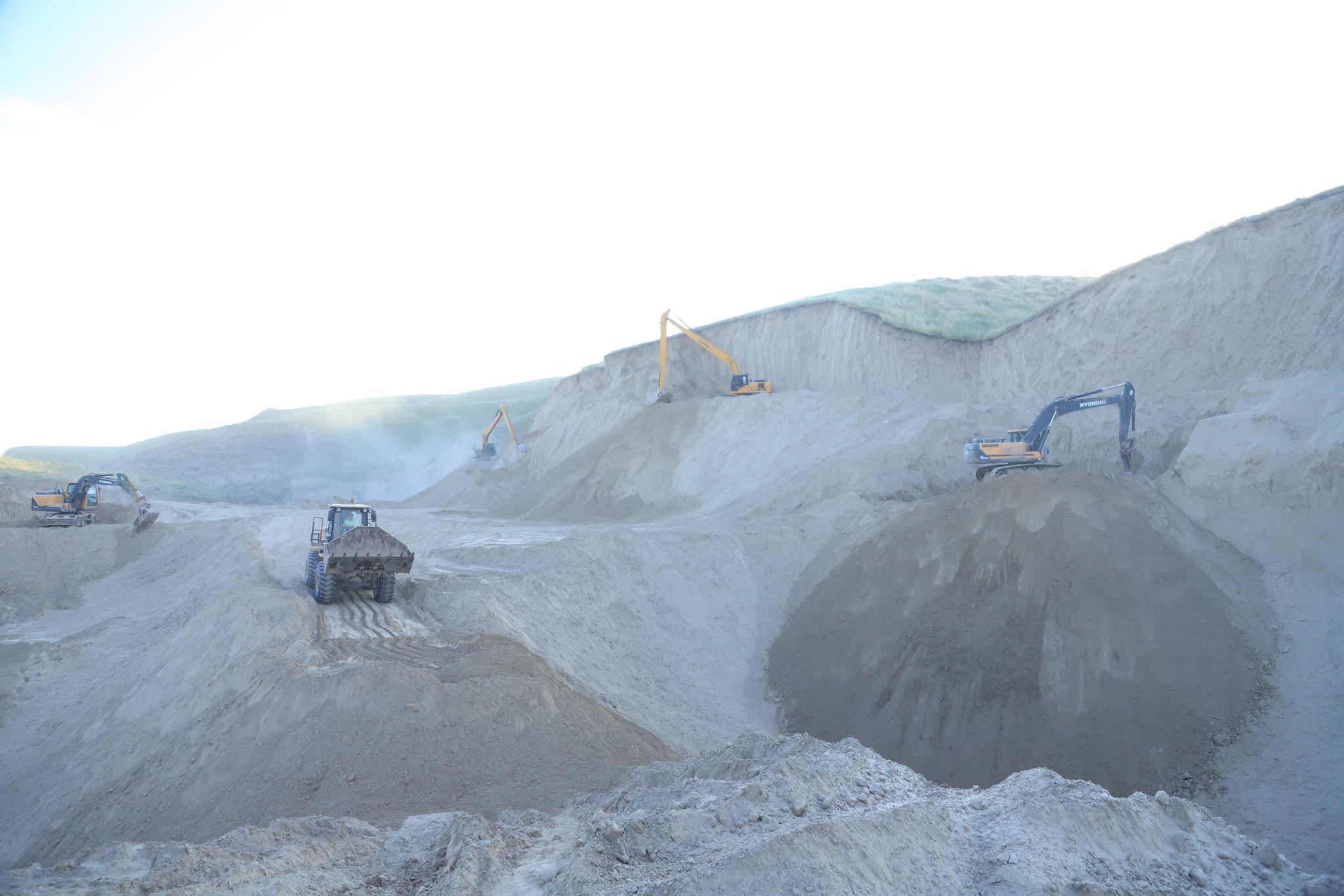 Following the mudflow, the Yewon-Khurosong canal is being restored around the clock.