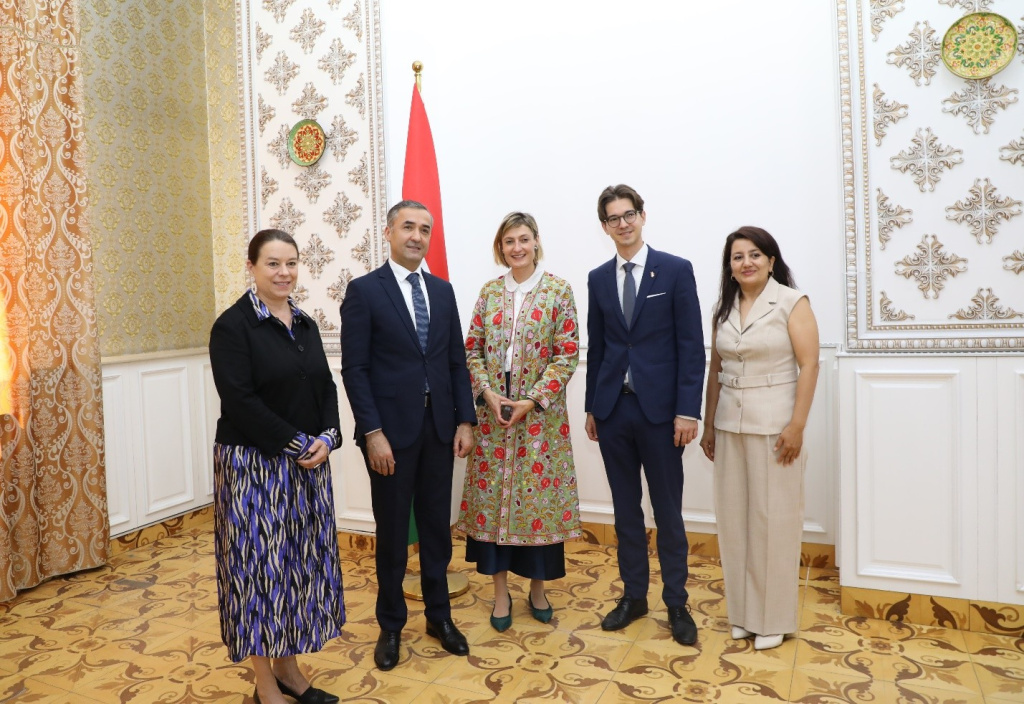 Tajikistan and Switzerland discussed the development of the financial sector and digital services.