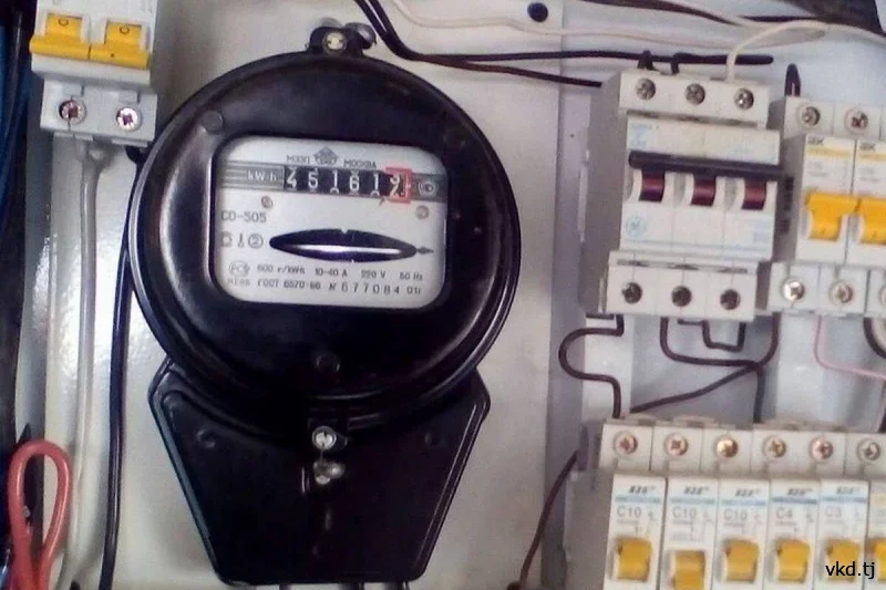 In Dangara, an electricity grid inspector is suspected of falsifying electricity consumption data.