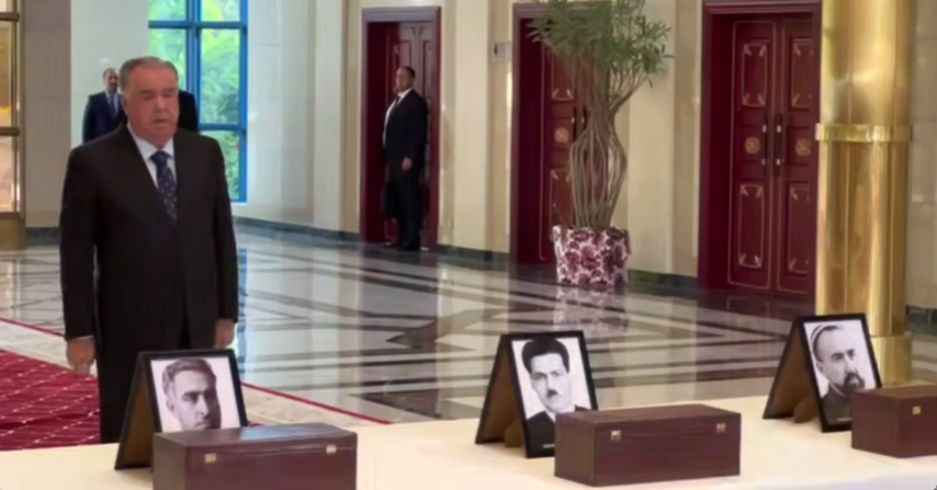Capsules containing soil from the burial sites of Tajikistan's heroes have been delivered to Dushanbe.