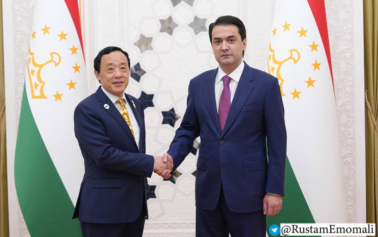 Rustami Emomali and Qu Dongyu discussed food security and agricultural sector development