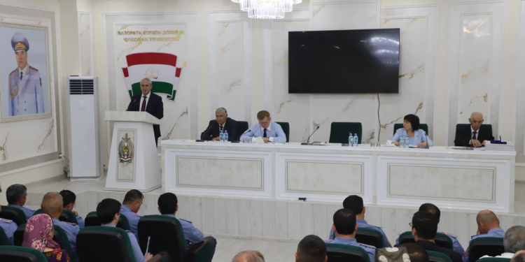 The role of public councils in maintaining law and order was discussed in Dushanbe.