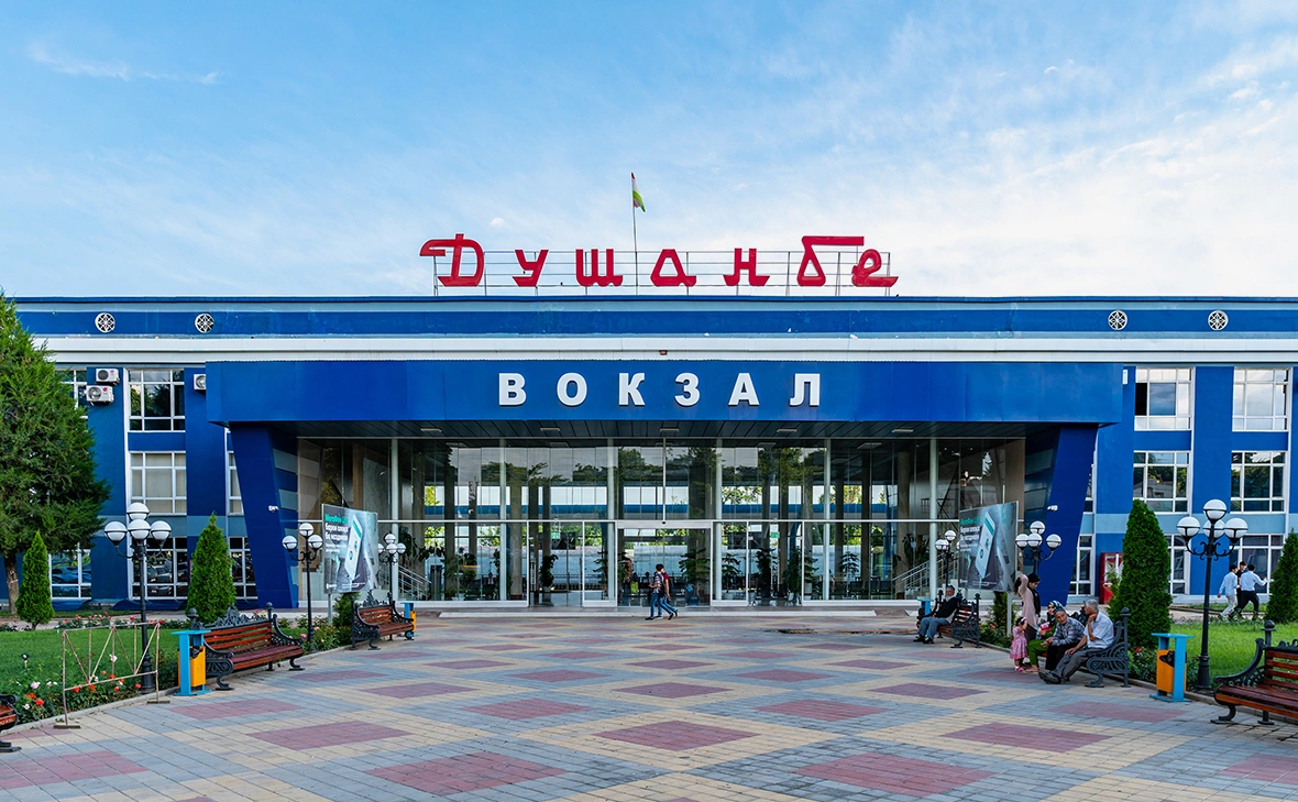 The Dushanbe-Moscow train has resumed service after a six-year hiatus.