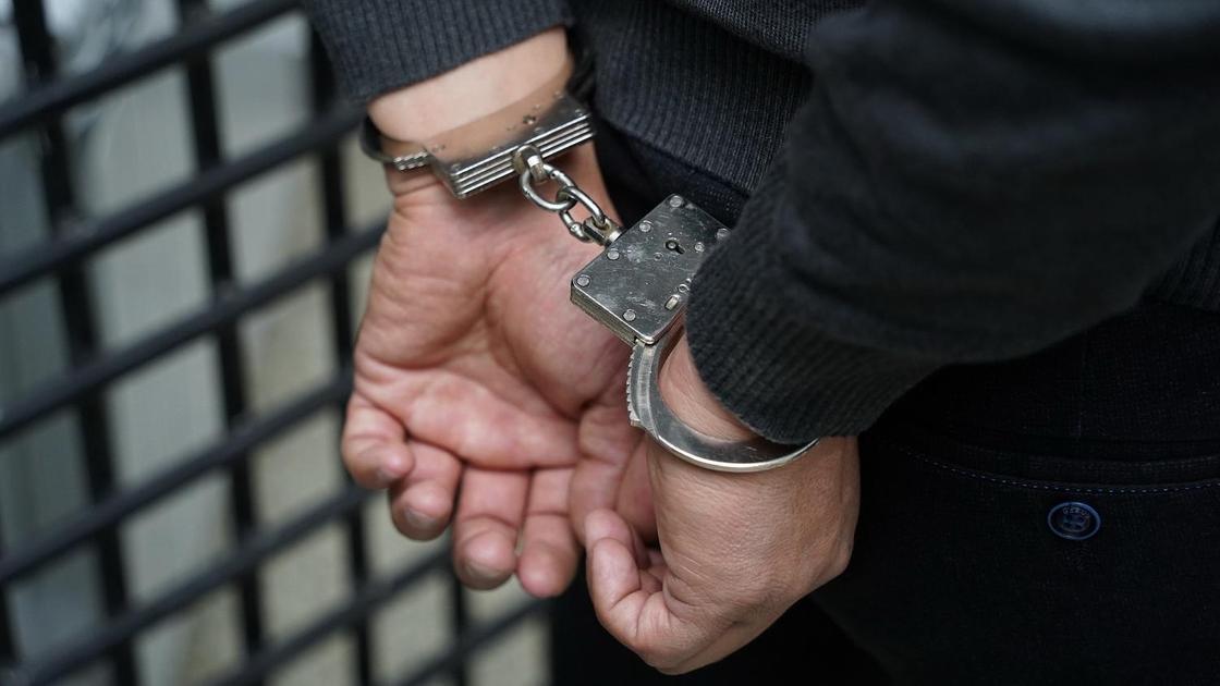Police have detained suspects in two murder cases in Devashtich and Vahdat.