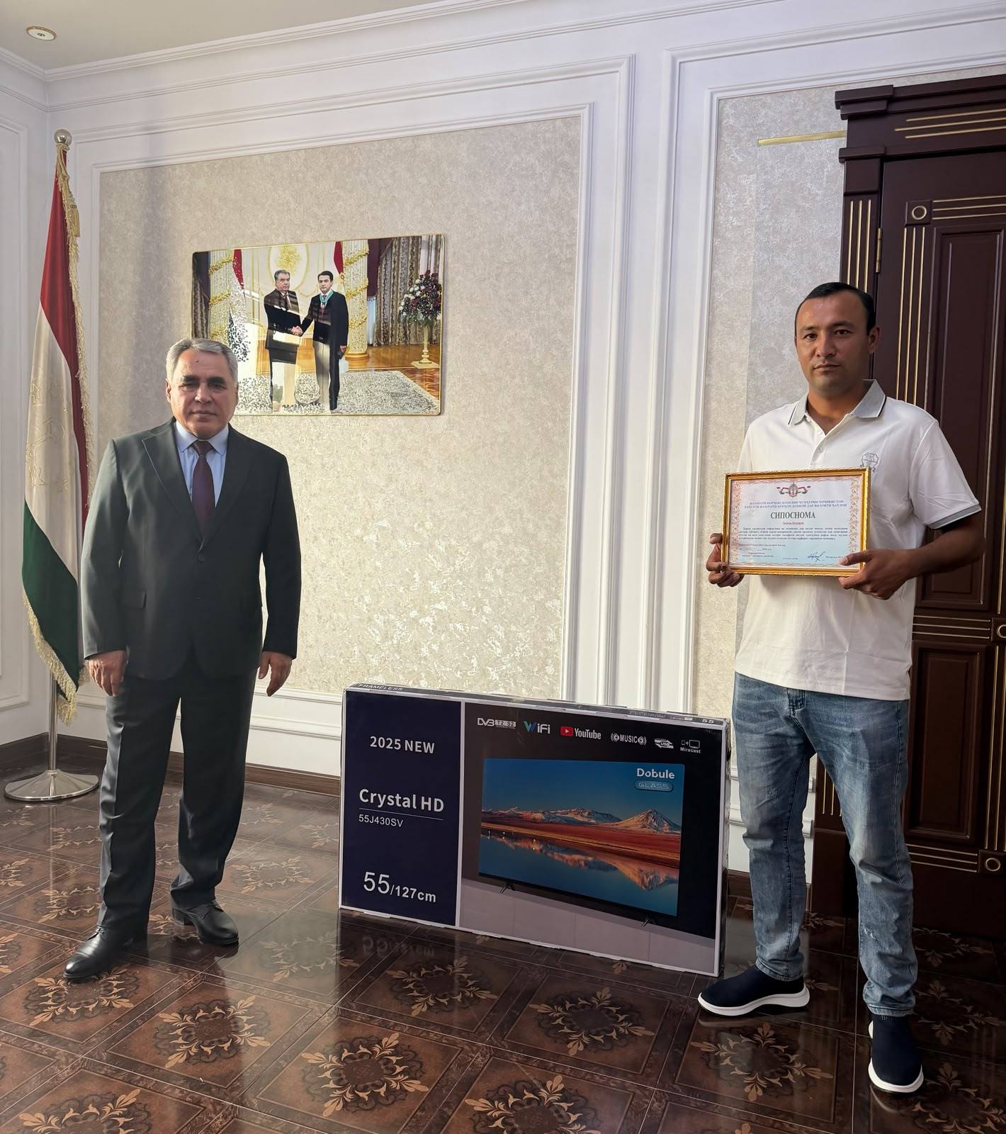 A driver who prevented a fire near a gas station was awarded in Khatlon.