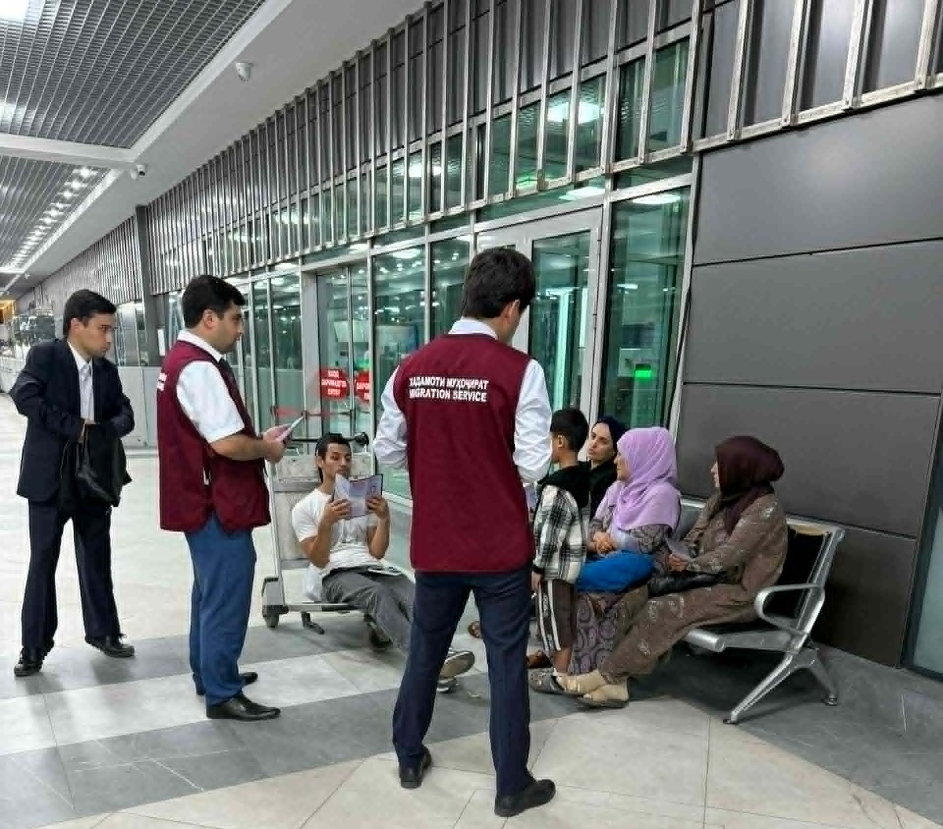 The Migration Service has stepped up outreach efforts with citizens traveling to Russia at Dushanbe Airport.