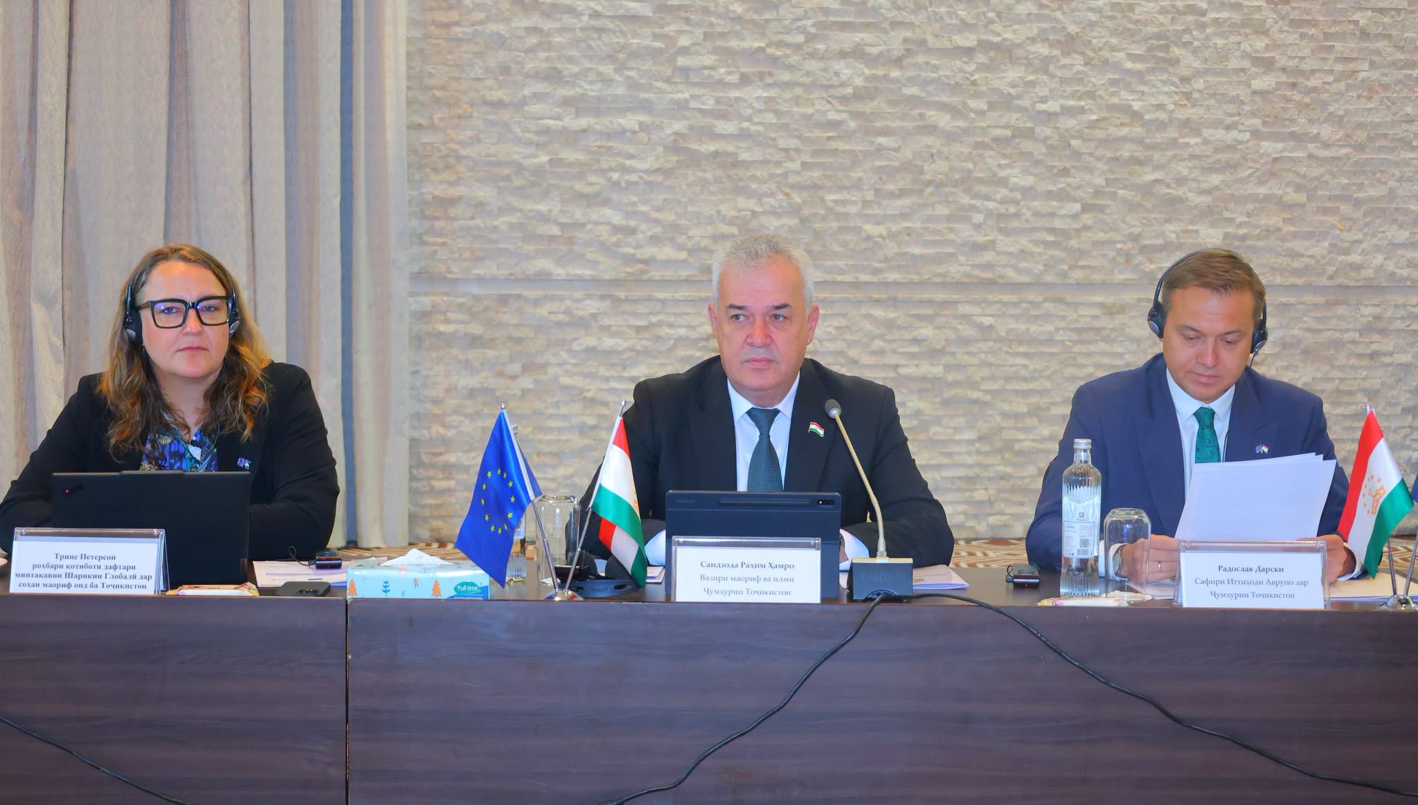 The development of Tajikistan's education system was discussed in Dushanbe.