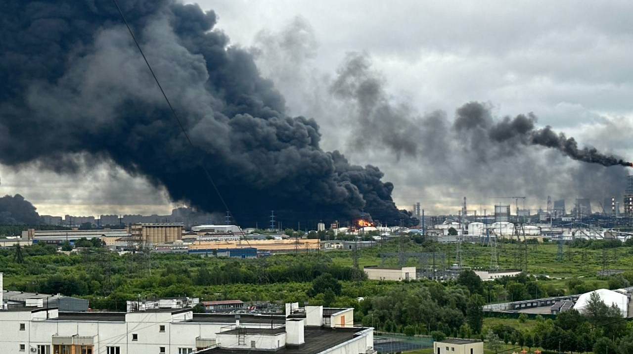 Drones attacked oil refineries in Moscow and several regions of Russia.