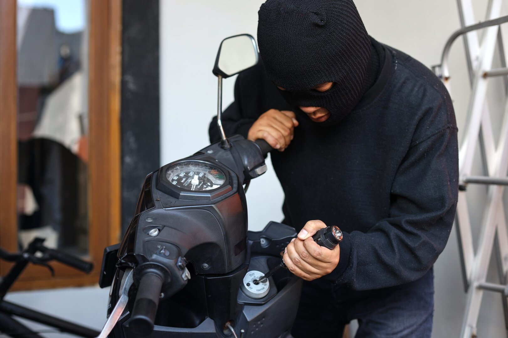 Tajik police have detained suspects in a series of thefts in several districts and Dushanbe.