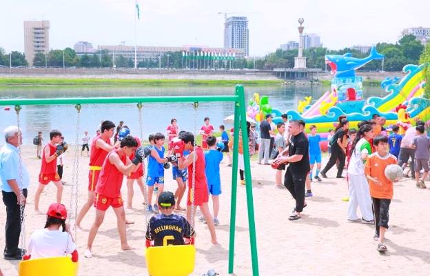 The swimming season on the Syr Darya River has opened in Khujand.