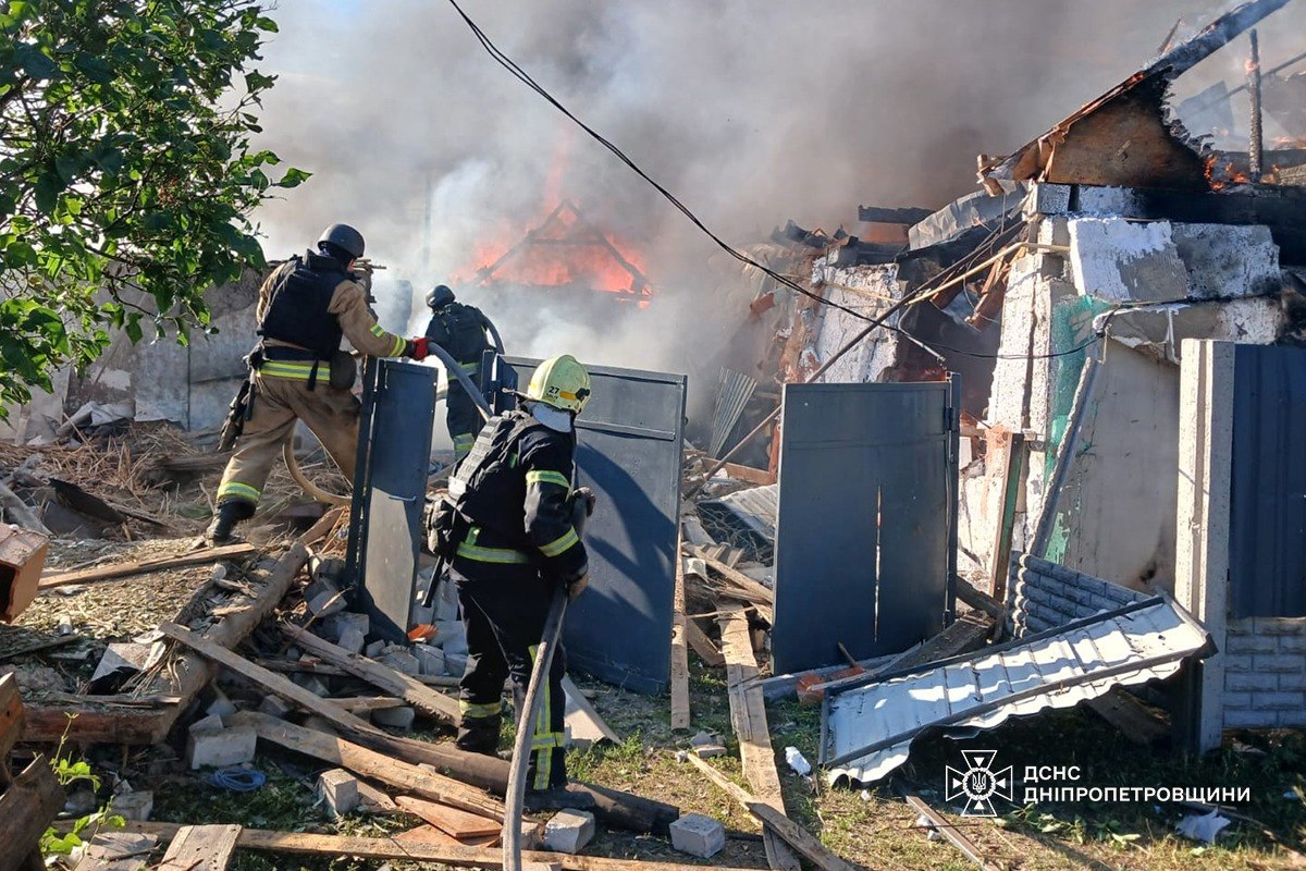 Overnight strikes on regions of Ukraine resulted in civilian casualties.