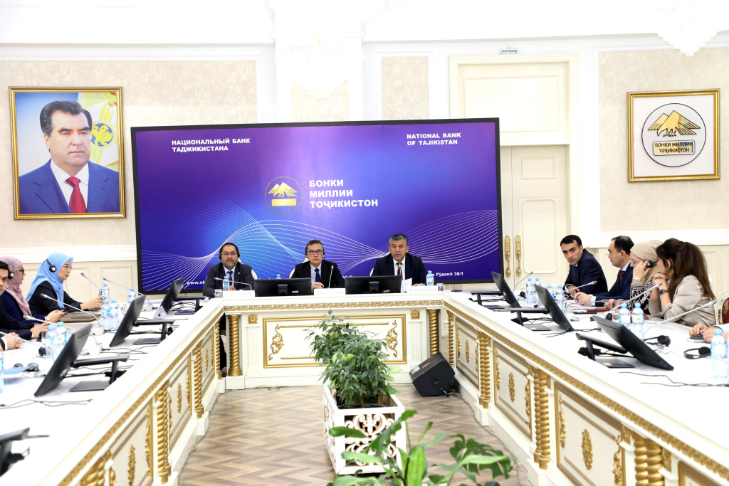 The National Bank of Tajikistan discussed the development of Islamic insurance.