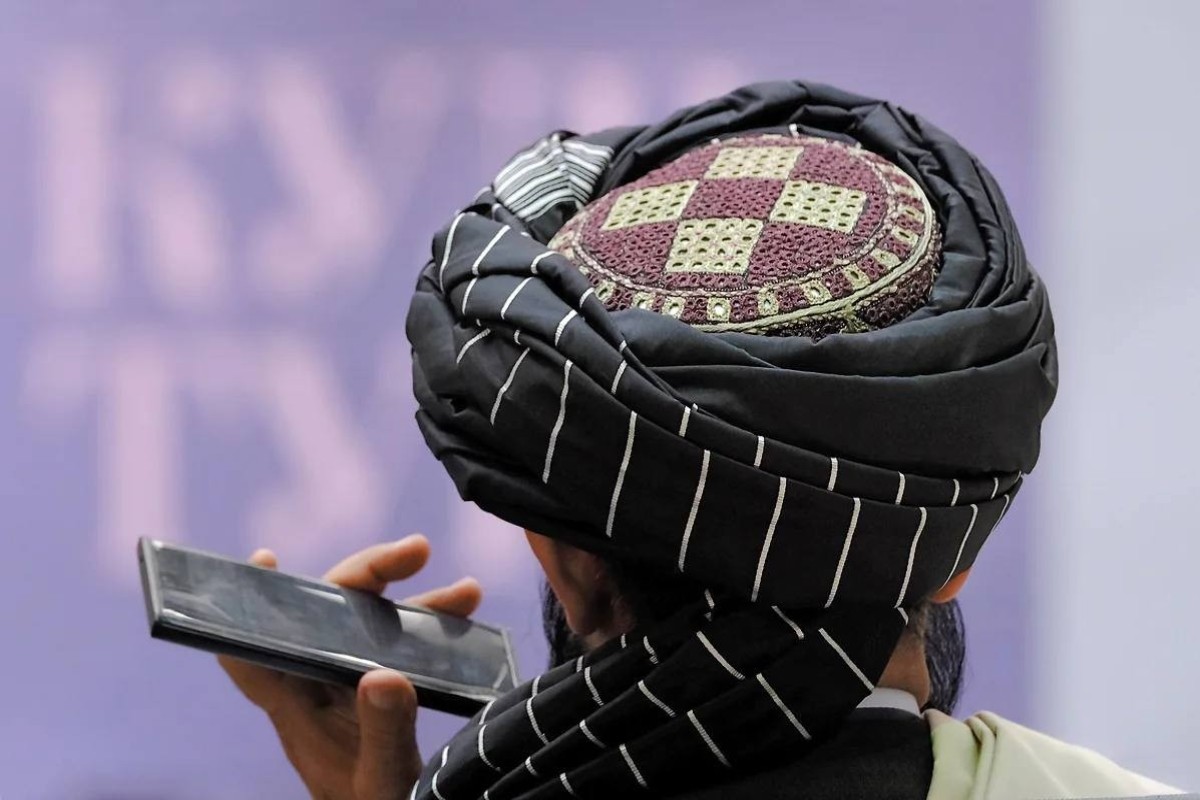 Taliban and Afghan government employees banned from using smartphones