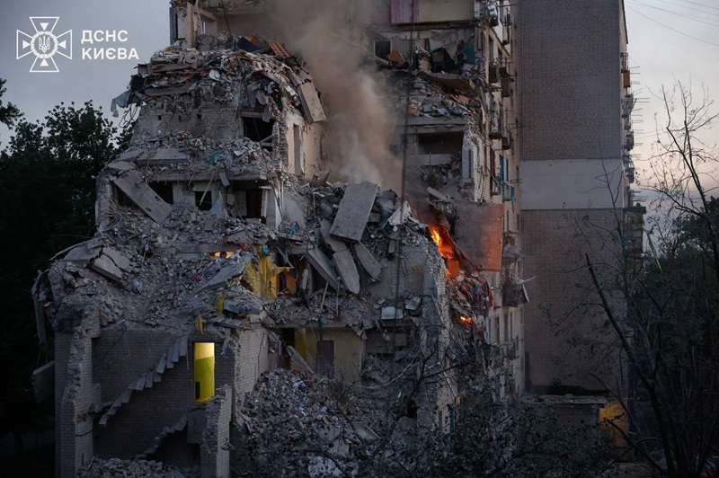 Kyiv declares a day of mourning after a massive Russian attack killed 30 people.